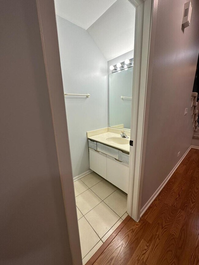 Building Photo - 1133 Cambria Ln N