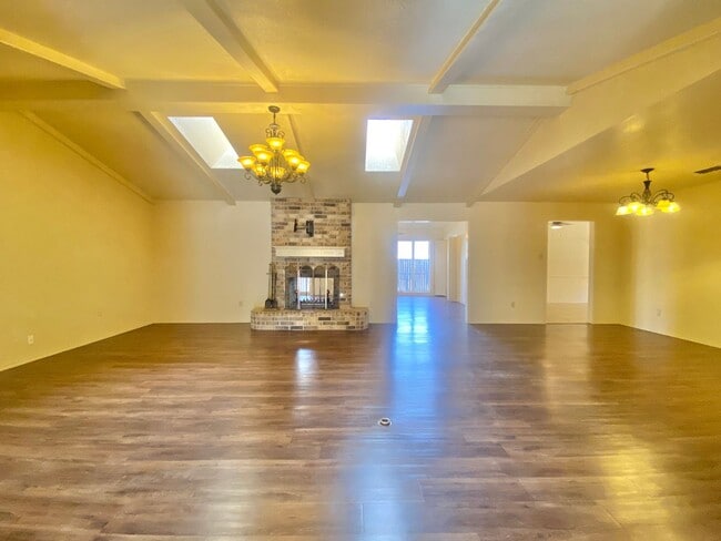 Building Photo - Great 5 bedroom home near LCU now available