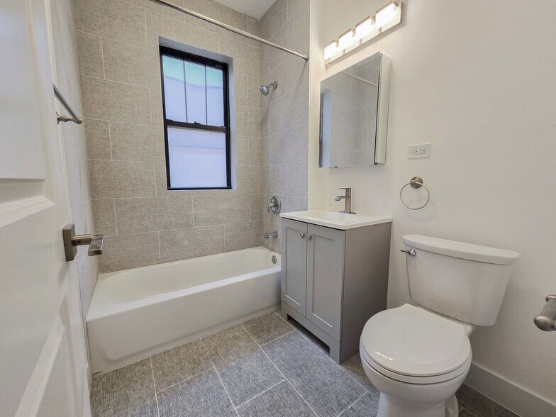 Building Photo - 5941 N Paulina St