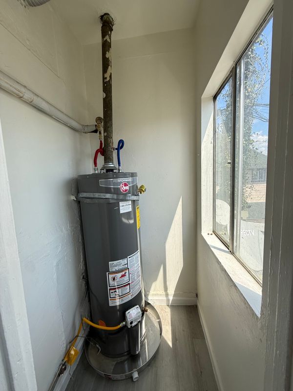 Building Photo - 116 S Mathews St