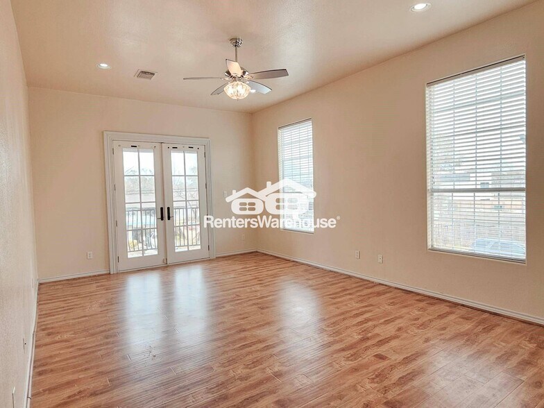 Building Photo - 5027 Creekmont Dr