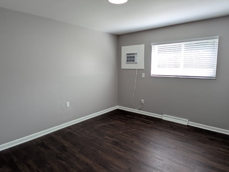 Building Photo - 110 Cromwell Pl