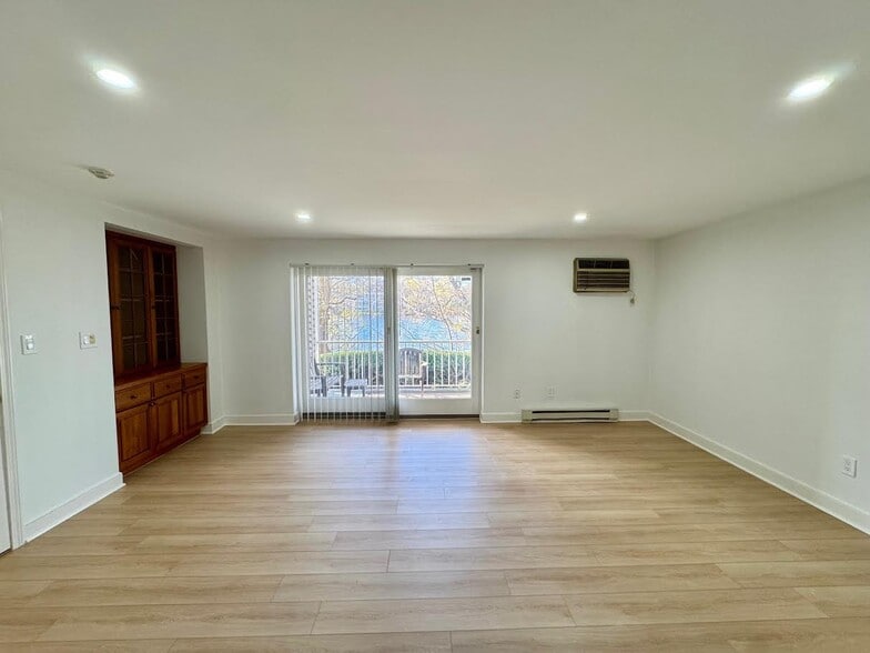 Building Photo - 22 Hamilton Rd