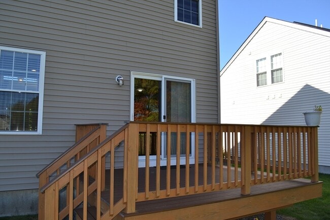 Building Photo - 8 Spicebush Ct