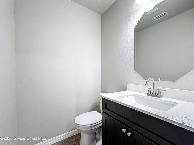 Building Photo - 530 L M Davey Ln