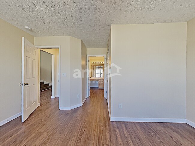 Building Photo - 1002 Mallory Ln