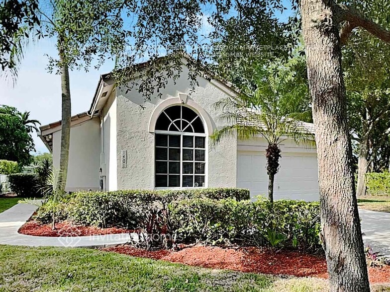 Primary Photo - 1401 Banyan Cir