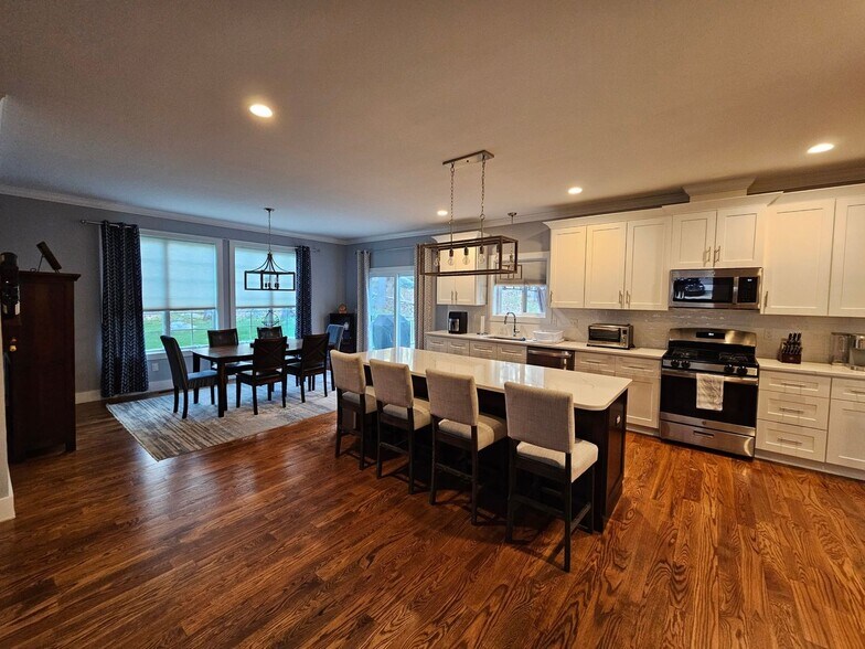 Building Photo - 25 Meridian Ridge Dr