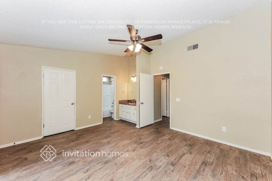 Building Photo - 5651 Louise St