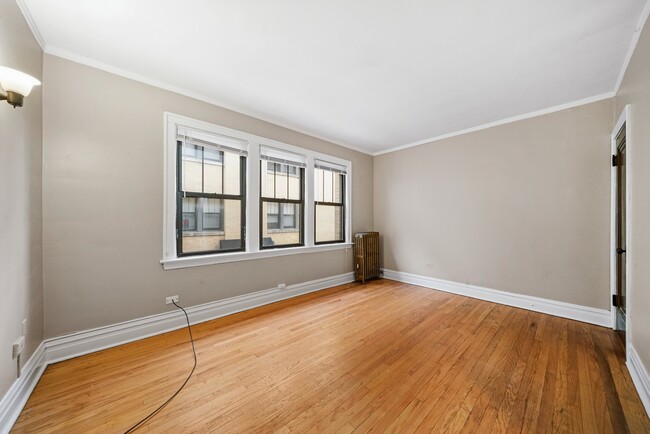 Building Photo - Spacious Two Room Studio with Great Layout...