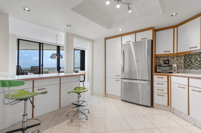 Building Photo - 5080 N Ocean Dr