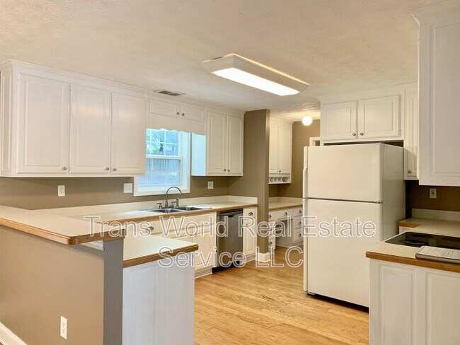 Building Photo - 4442 Keenly Valley Dr NE