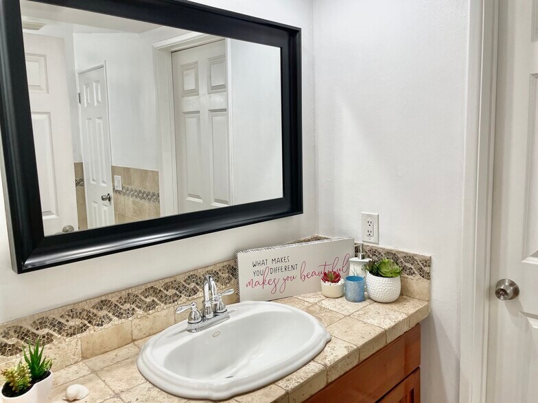 Building Photo - 8781 La Grand Ave