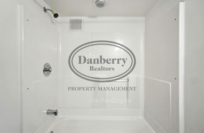 Building Photo - 1126 Searles Rd