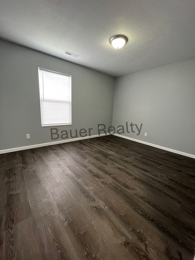 Building Photo - nf103