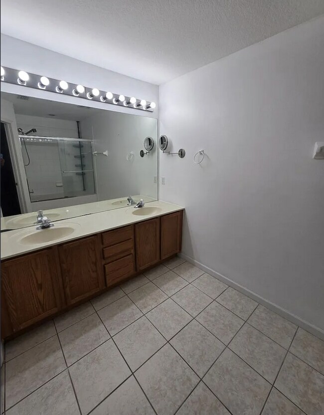 Building Photo - Lakefront Townhome in MetroWest