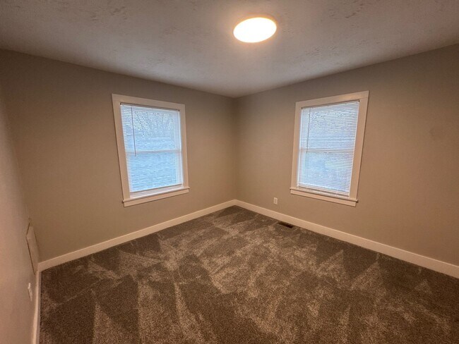 Building Photo - 1926 E Adams St