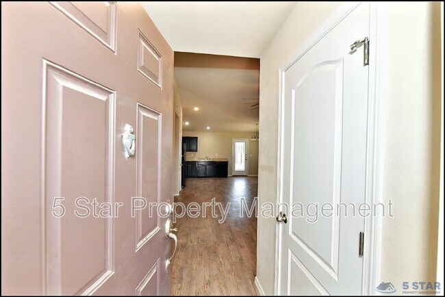 Building Photo - 916 Villa Seca Dr