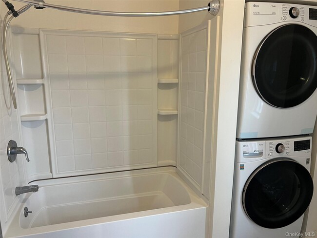 Building Photo - 182 Grand St