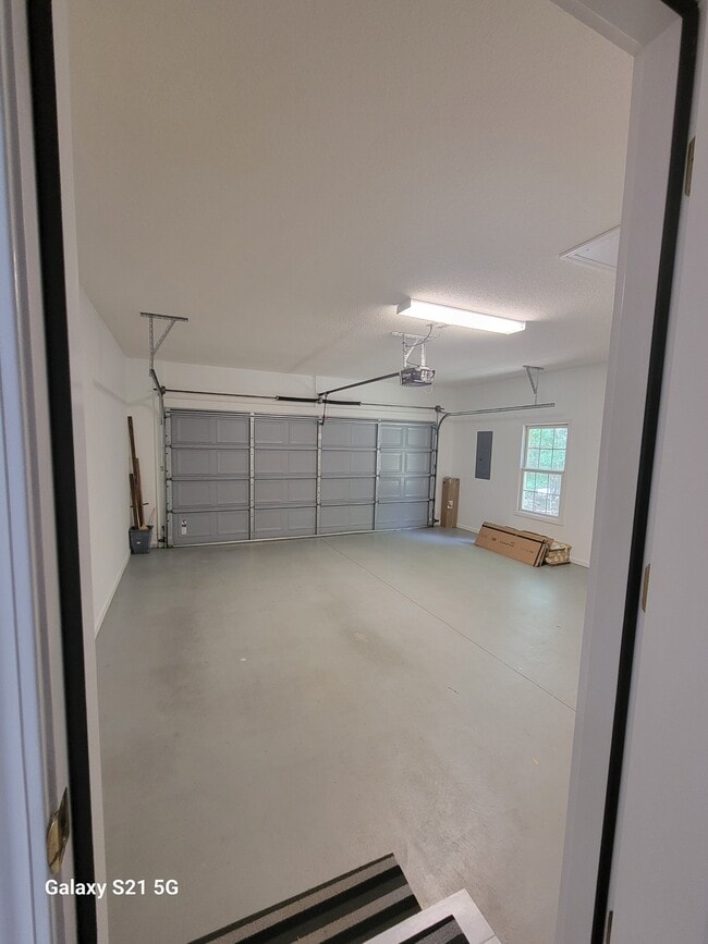 Building Photo - 13 Leyden Ct