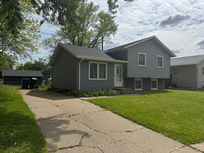Primary Photo - 1841 Valley Dr