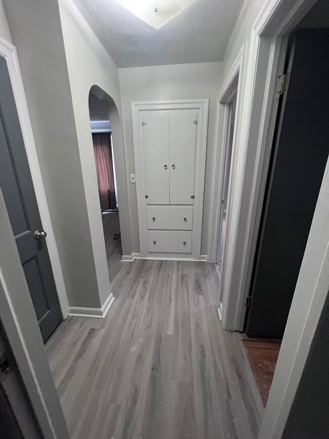 Building Photo - 741 Banghart St