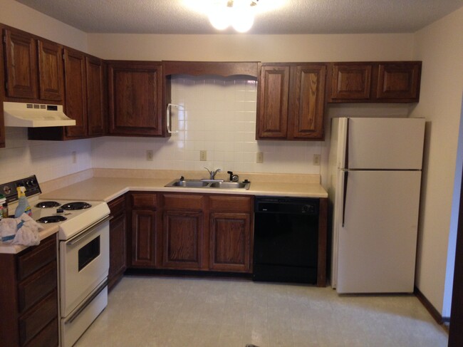 Building Photo - 4609 W Millbrook Dr
