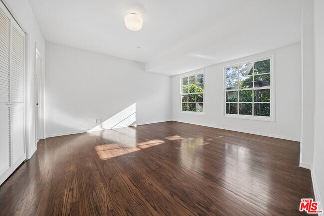 Building Photo - 8050 Mulholland Dr