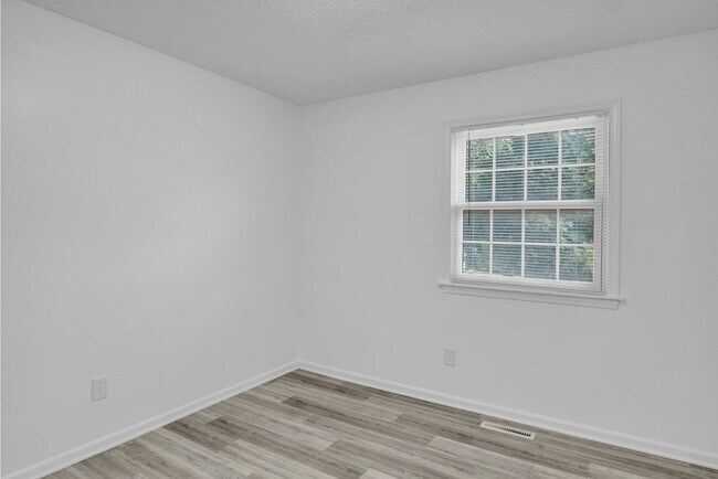 Building Photo - 405 S Montclaire Dr