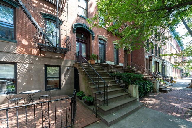Building Photo - 116 Morris St