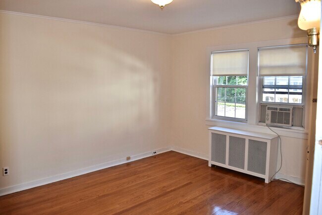 Building Photo - 5 Prescott Ave