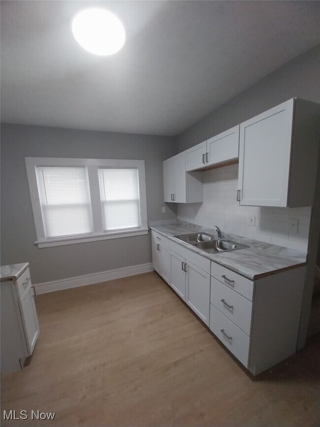 Building Photo - 1635 Hillcrest Rd