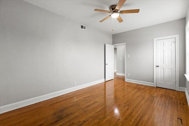 Building Photo - 1048 N Spaulding Ave