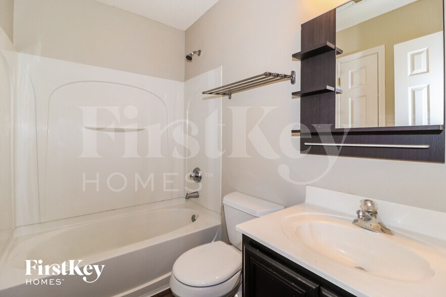 Building Photo - 1097 Red Fern Cir W