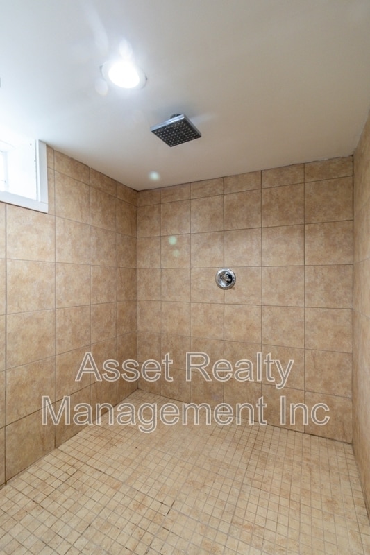 Building Photo - 602 Caswell Ave