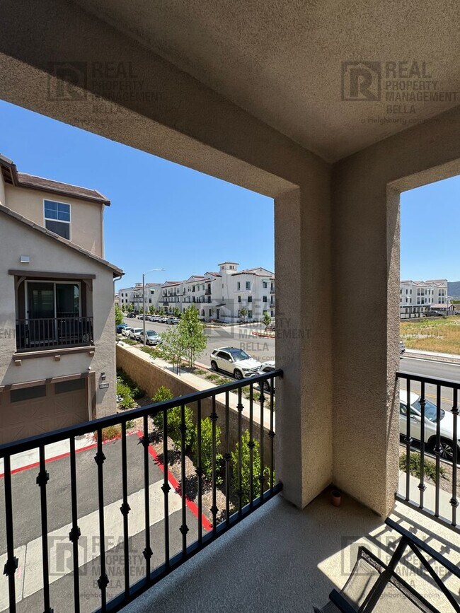 Building Photo - Modern 4-Bedroom Condo with Prime Temecula...