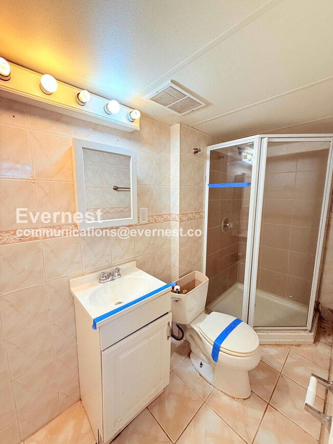 Building Photo - 3 Bed/2 Bath Home with Fenced Yard / Pet-Friendly / Vouchers Accepted / Available Now!