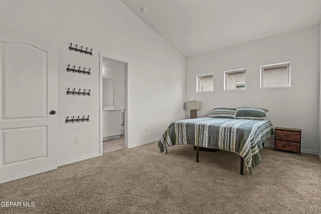 Building Photo - 14761 Mike a Mendoza Ave