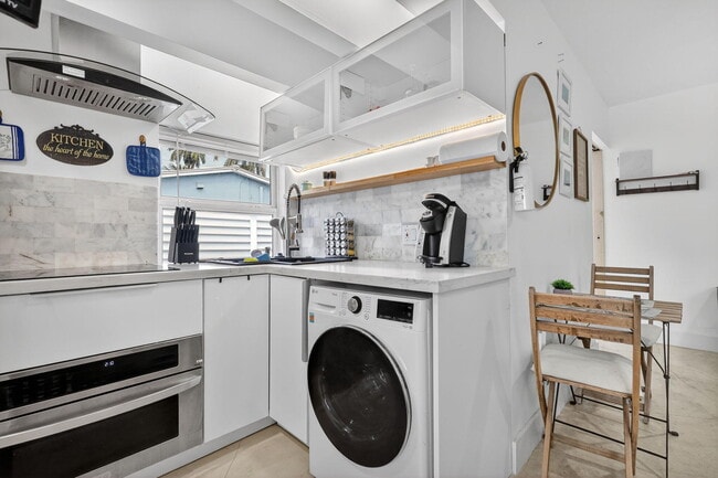 Building Photo - 4540 SW 28th Terrace