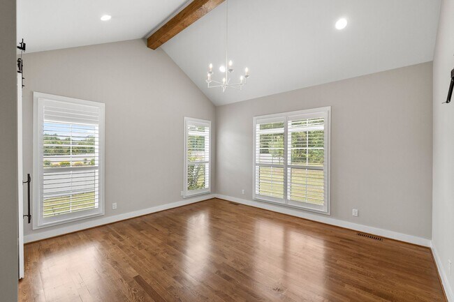 Building Photo - **Luxury 4/4 with Fenced in Yard**