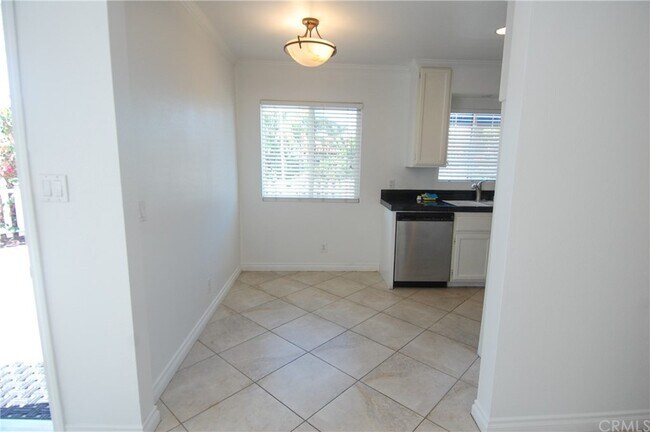 Building Photo - 166 Avenida Miramar