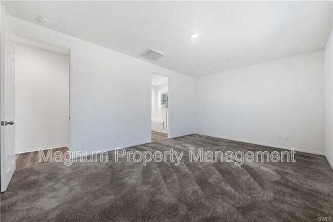 Building Photo - 2112 Saratoga Dr