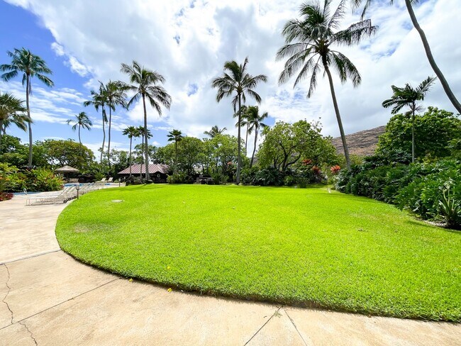 Building Photo - Panoramic Views from Hawaii Kai Condo