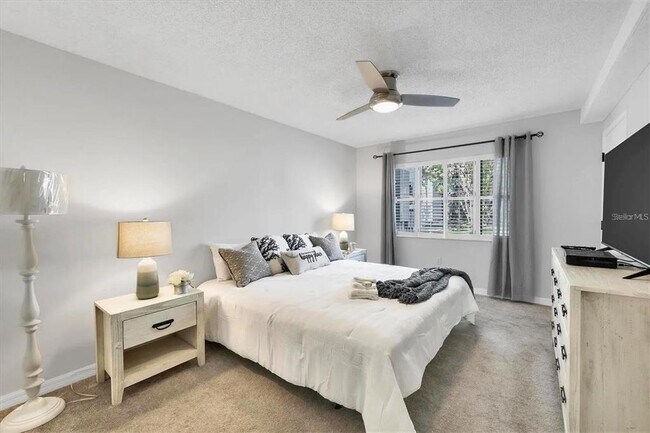 Building Photo - 1640 Stickney Point Rd