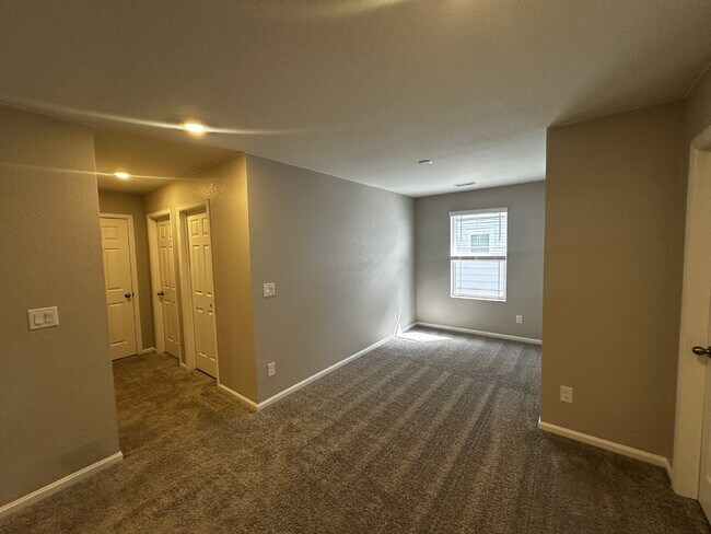 Building Photo - Available May! Beautiful home in Murphy Creek!