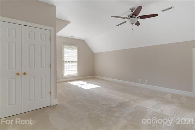 Building Photo - 904 Woodvine Rd