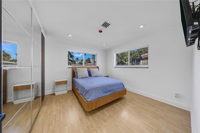 Building Photo - 800 SE 3rd Terrace