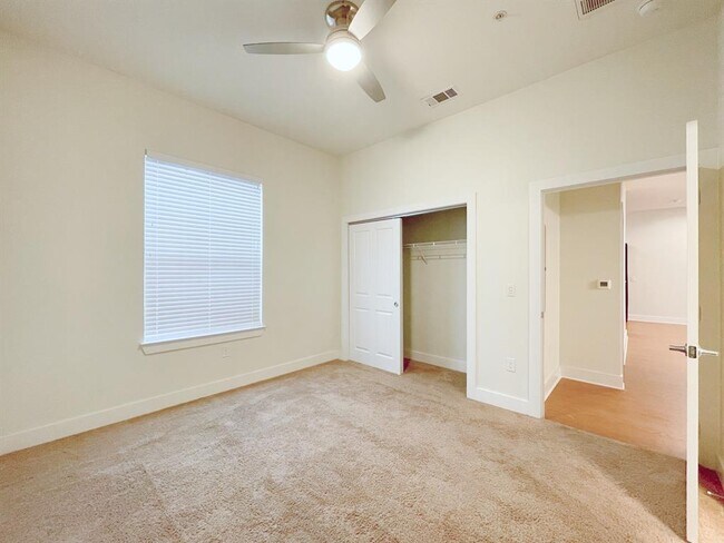 Building Photo - 2400 Louis Henna Blvd