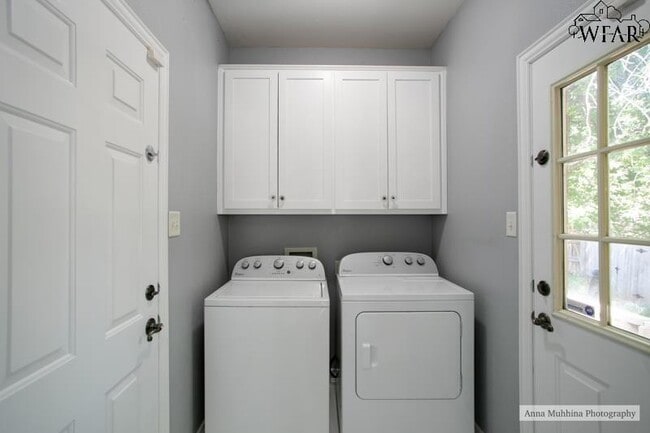 Building Photo - 2812 S Shepherds Glen