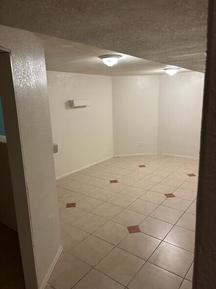 Building Photo - 857 E 20th Street Rd